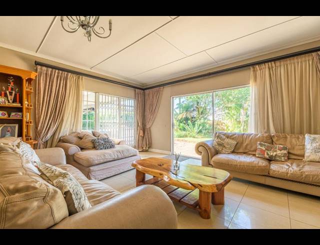 6 BEDROOM TOWNHOUSE FOR SALE IN OAK PARK